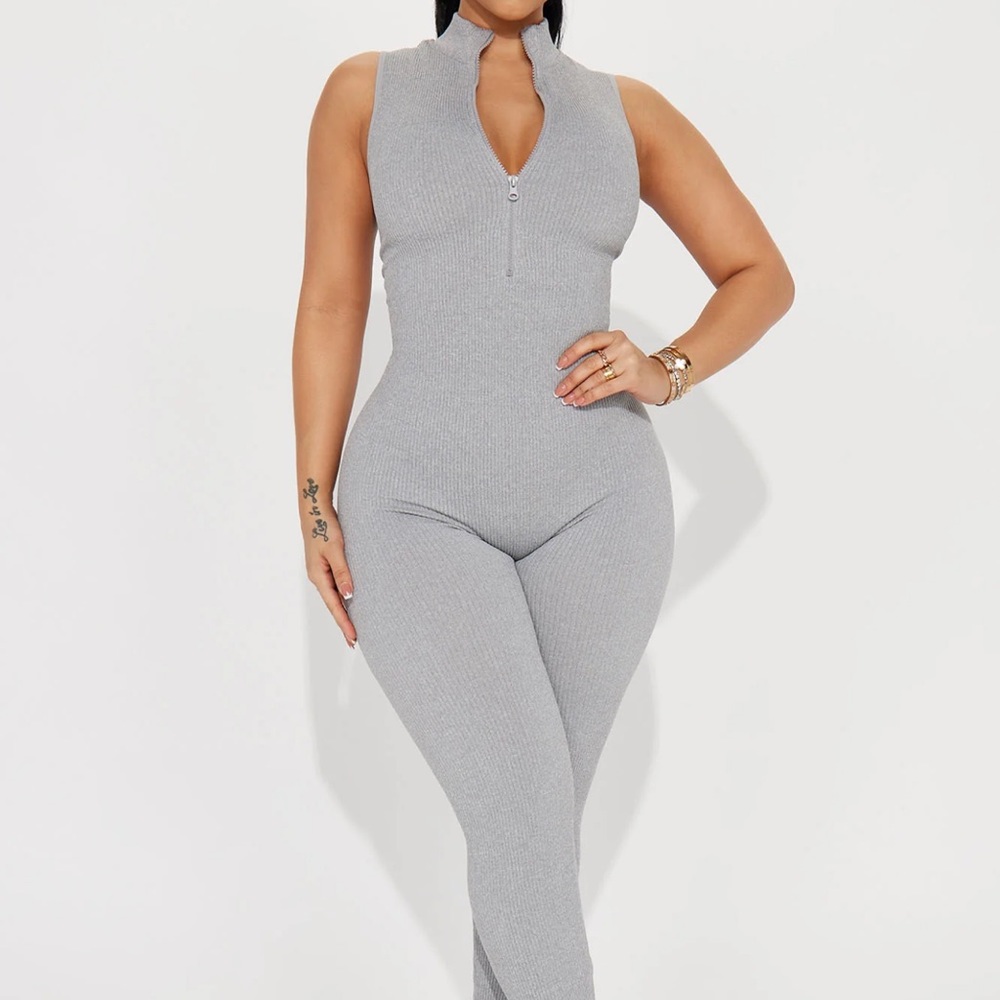 GRAY SEAMLESS JUMPSUIT